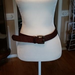 De cuero genuine leather belt.